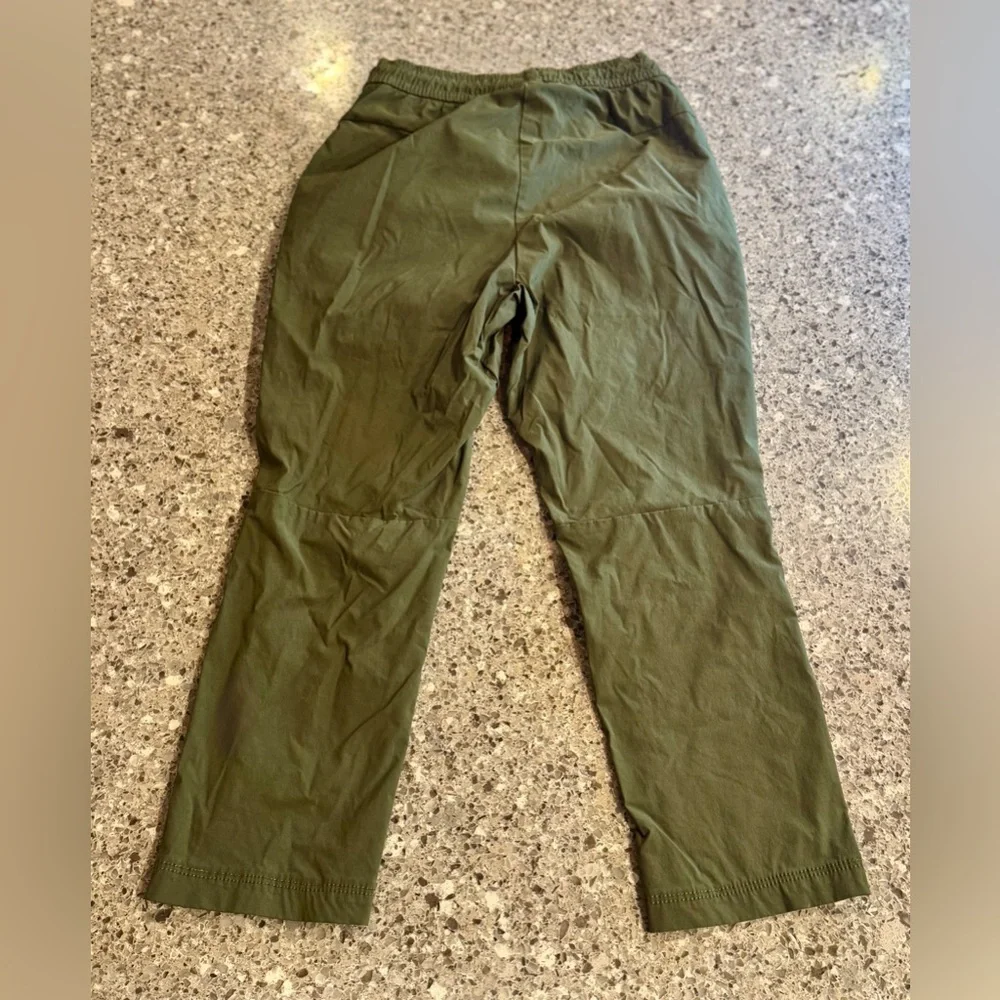 GAP Kid’s l Boy’s Olive Joggers l Size: S - Picture 3 of 6